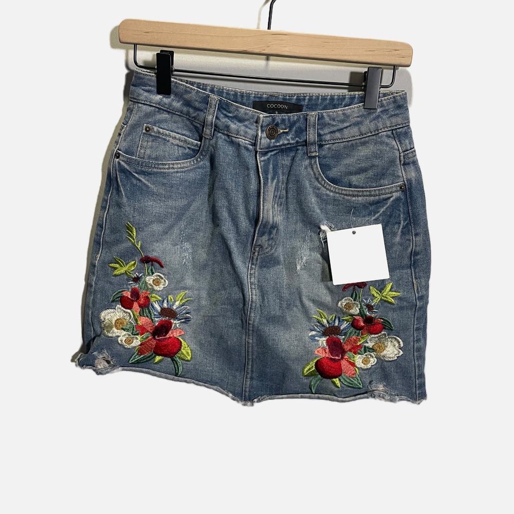 Cocoon Floral Embroidered Distressed Denim‎ Mini Skirt Blue Size 2 NEW